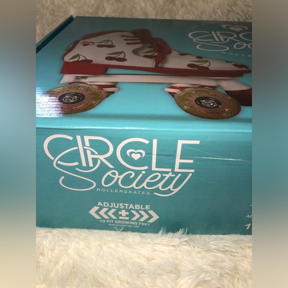 🍒Cherry Roller Skates - Circle Society girls 12-3 adjustable skates. NWT🍒 - Picture 12 of 14